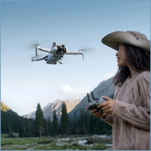 Квадрокоптер DJI Mini 4 Pro Fly More Combo (DJI RC 2)